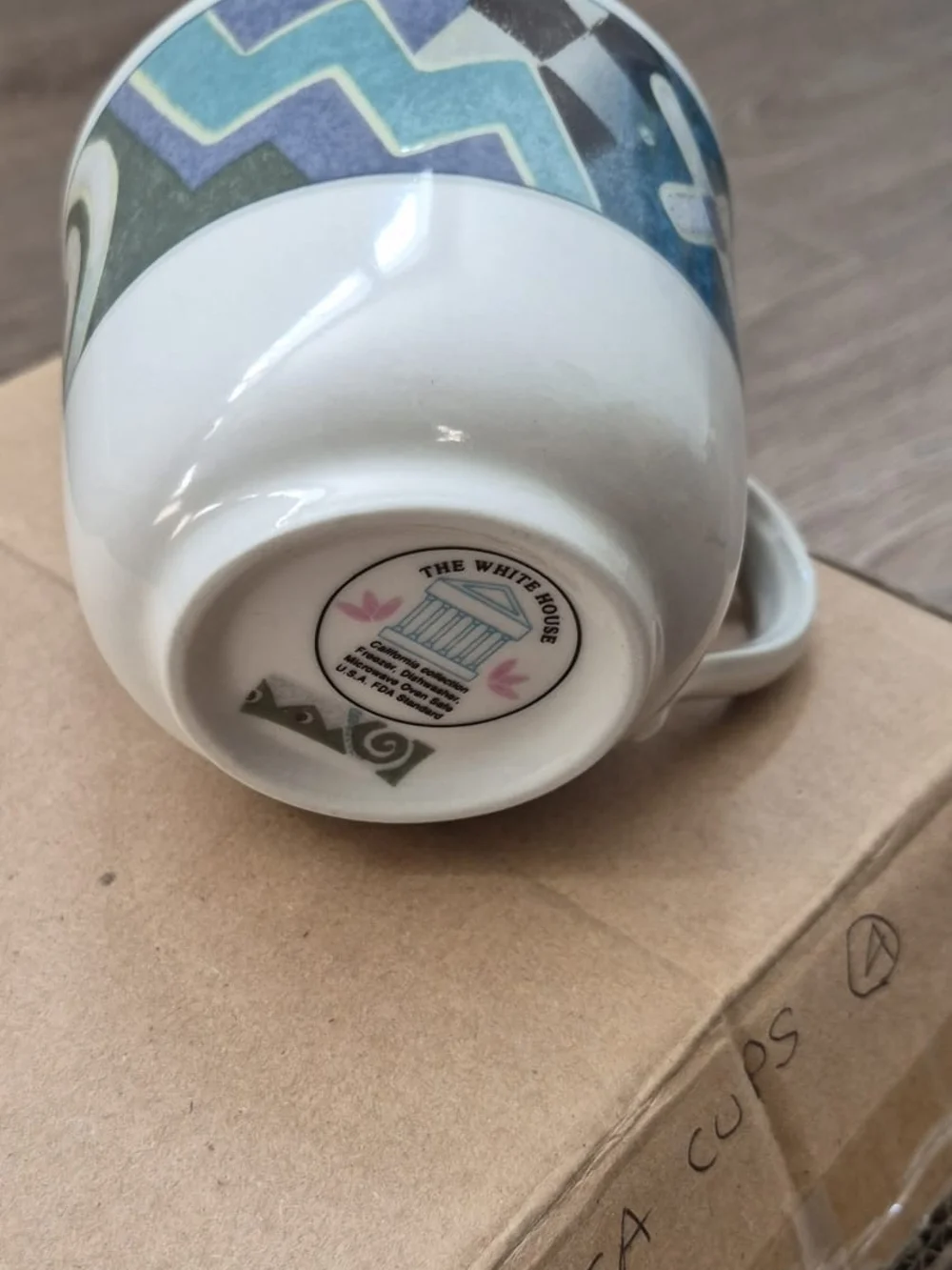 8 Ceramic Tea Cup in Cream with Blue Geometric Band